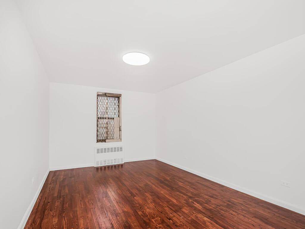 Bronx, NY 10462,2165 Matthews AVE #2G