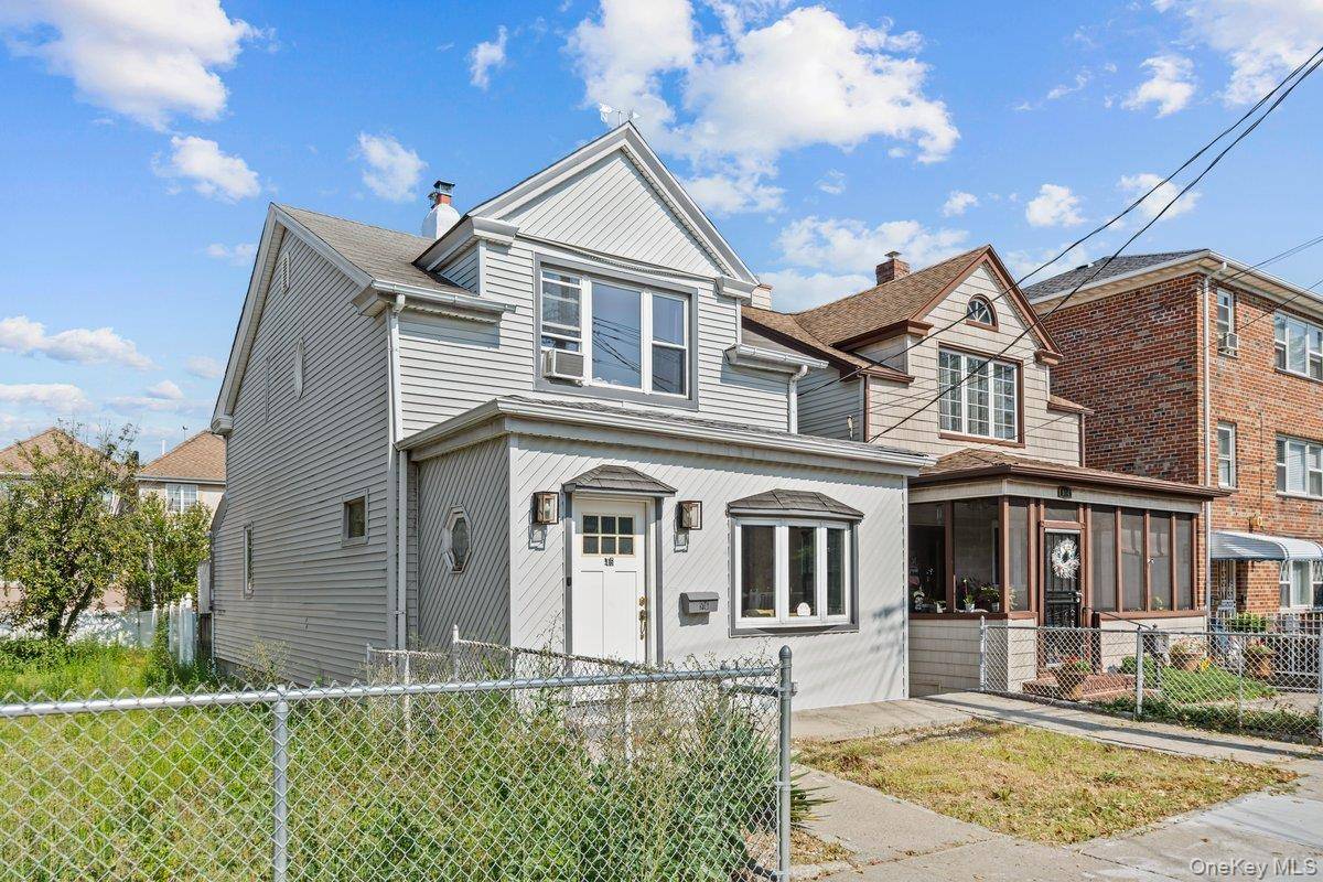 Bronx, NY 10465,916 Clarence AVE