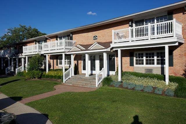 West Babylon, NY 11704,72 Claire CT #72