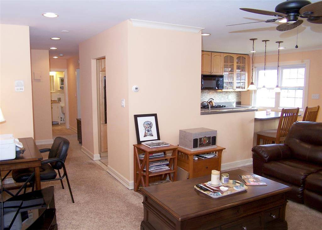 Port Jefferson Station, NY 11776,460 Old Town RD #7K