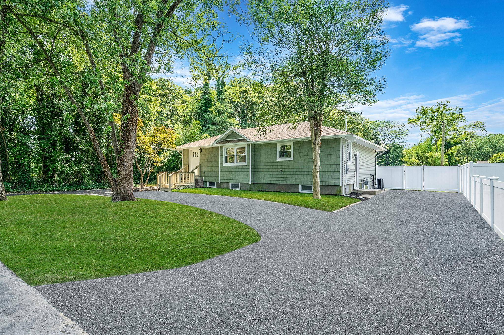 Holtsville, NY 11742,1034 Waverly AVE