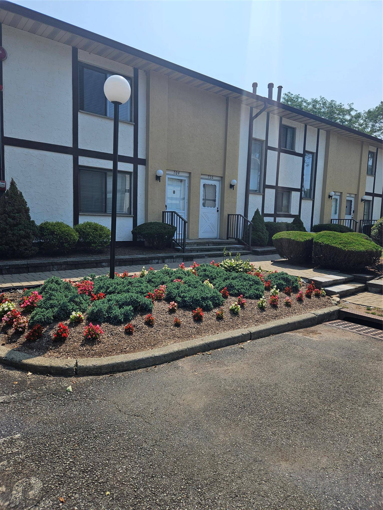 Nanuet, NY 10954,706 Tudor Hill