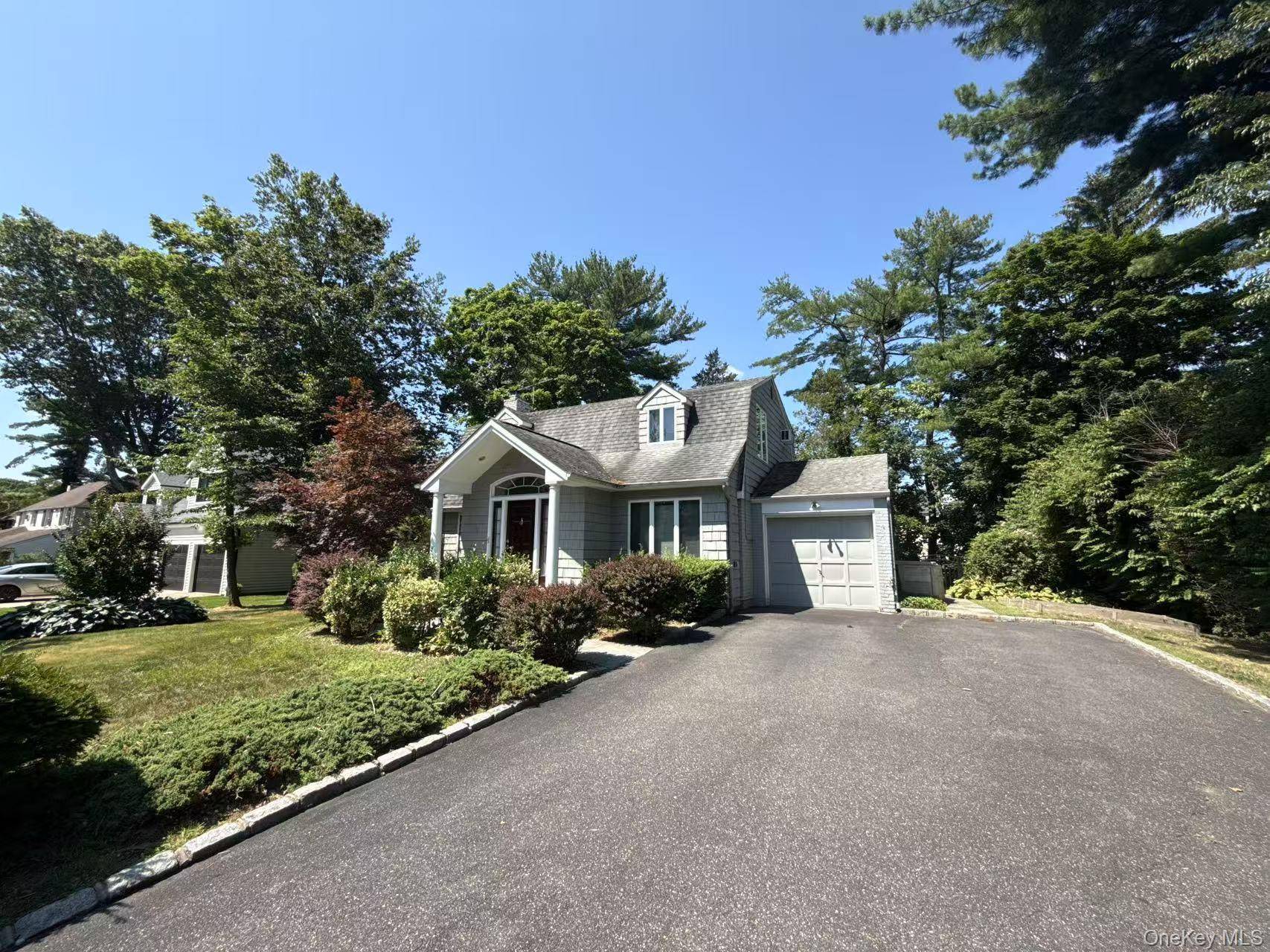 East Hills, NY 11577,95 Oakdale LN