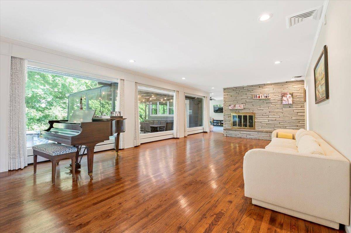 Lawrence, NY 11559,235 Ocean AVE