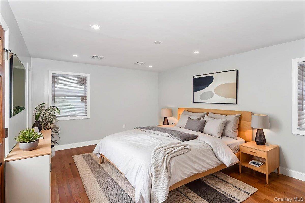 Uniondale, NY 11553,664 Clinton AVE