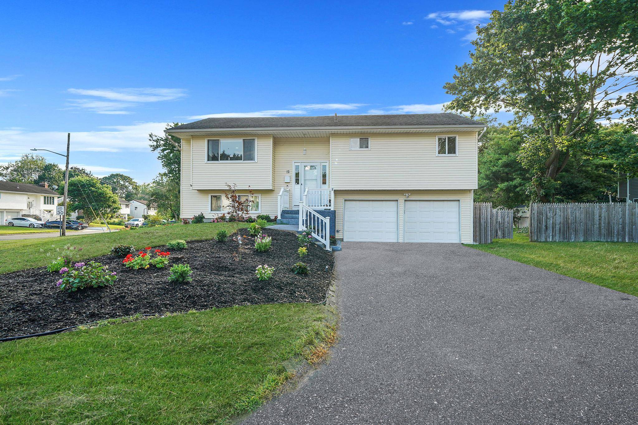 East Patchogue, NY 11772,12 Circle DR