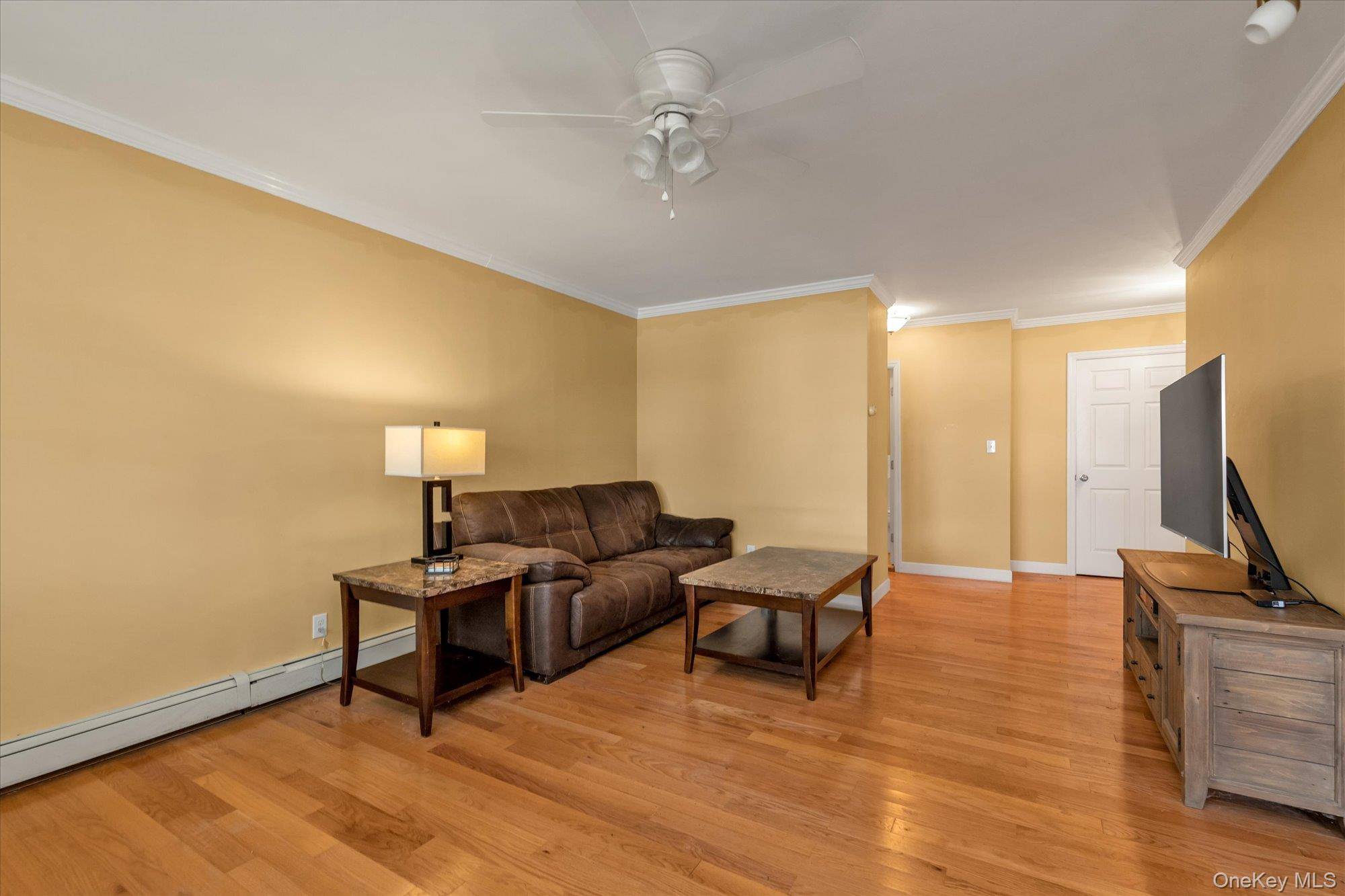 Freeport, NY 11520,208 Westend AVE #11A