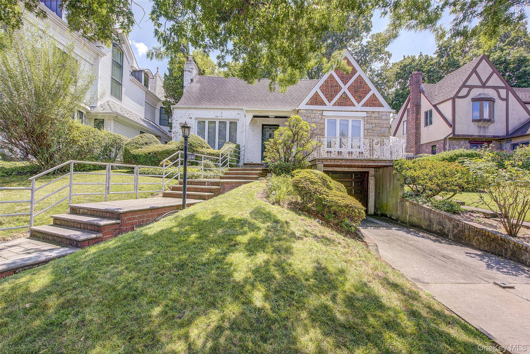 Kew Garden Hills, NY 11367,135-40 78th RD