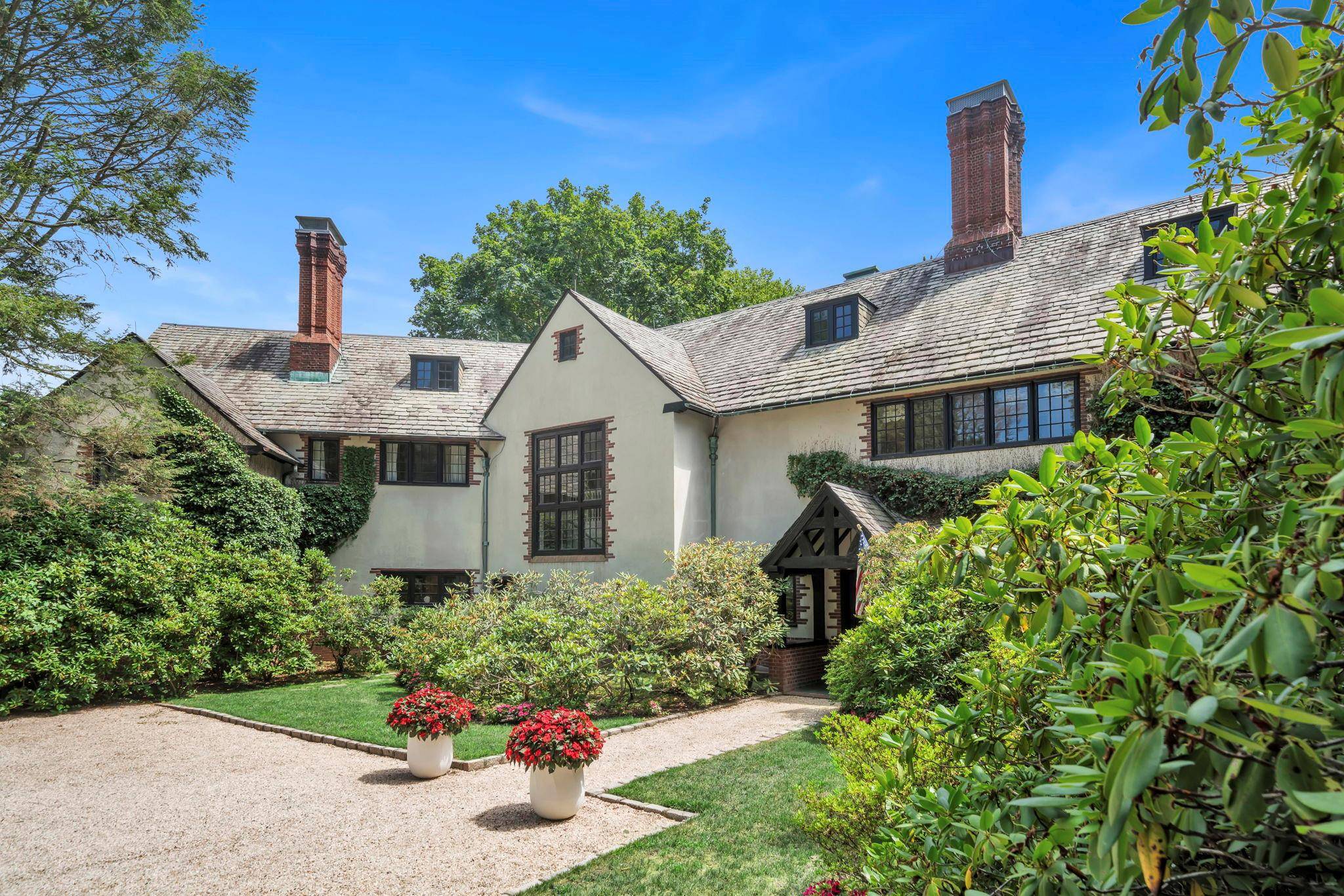 Locust Valley, NY 11560,95 Piping Rock RD