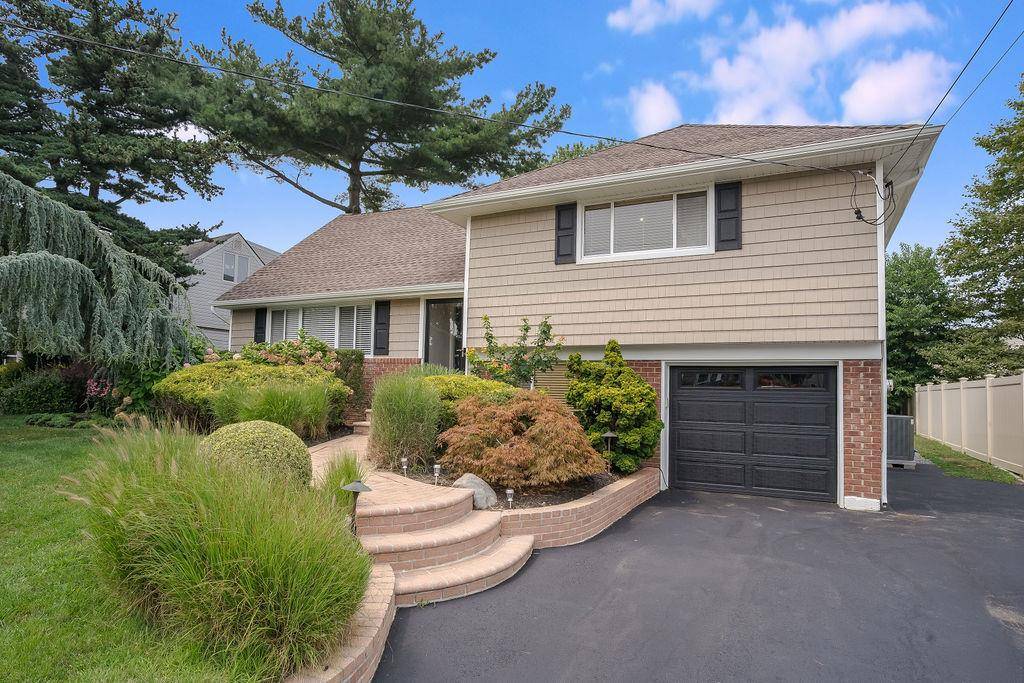 Oceanside, NY 11572,242 Thompson AVE