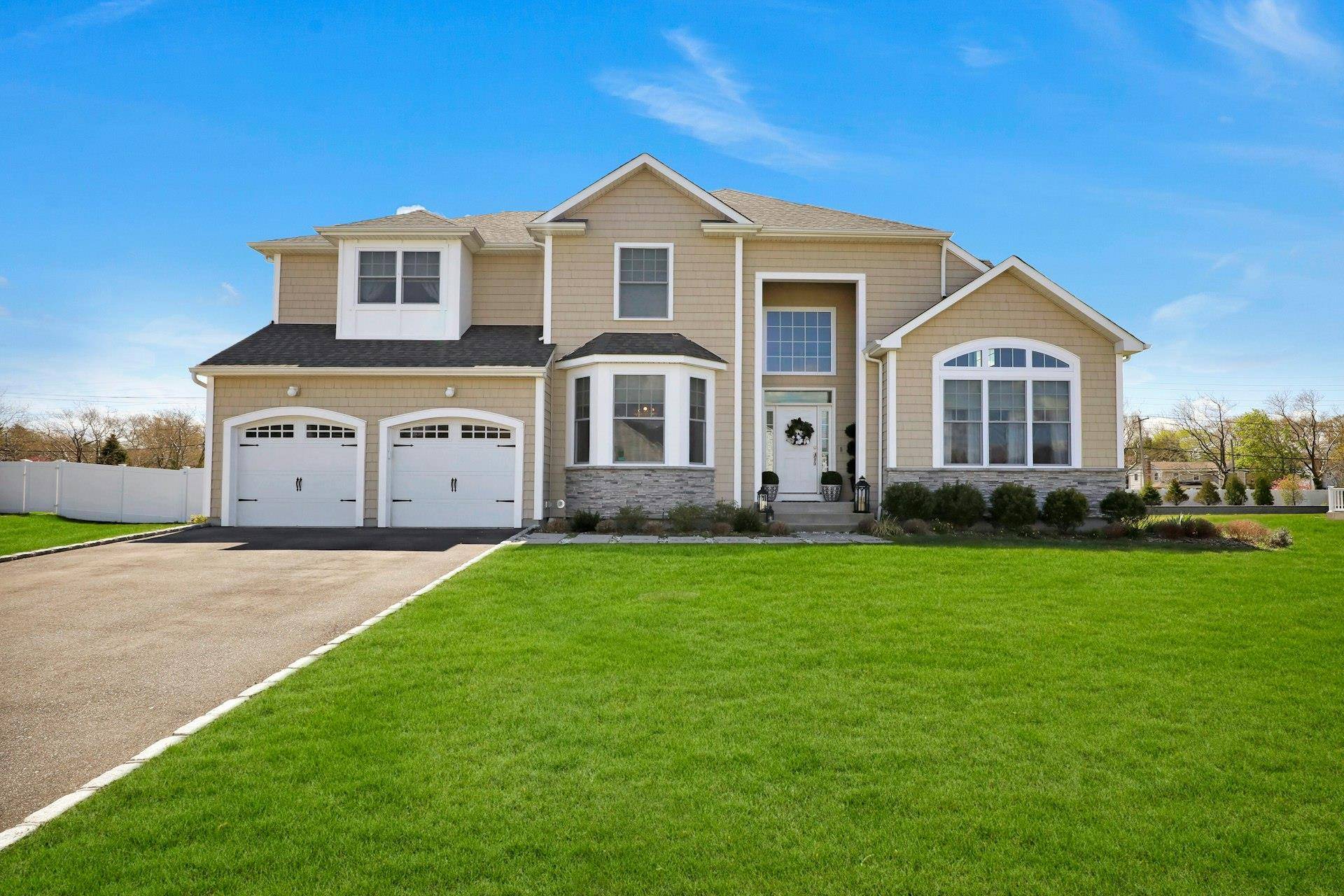 Greenlawn, NY 11740,27 Country View LN
