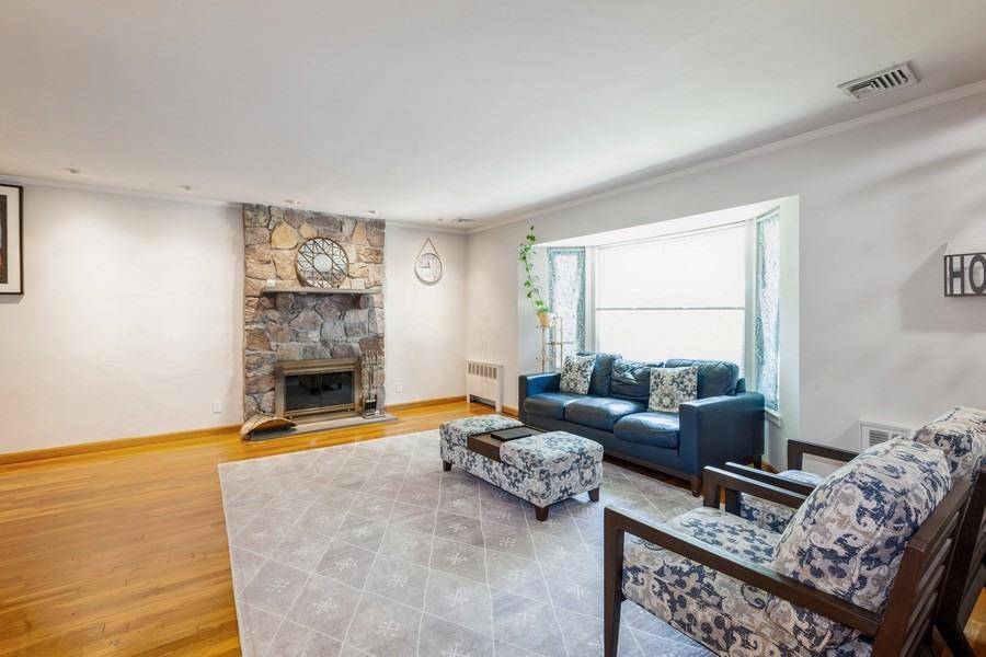 New Hyde Park, NY 11040,50 Edgewood Dr