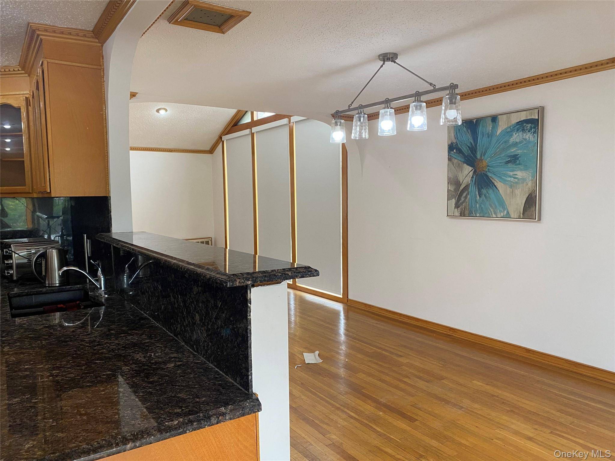 Woodmere, NY 11598,988 Westwood RD