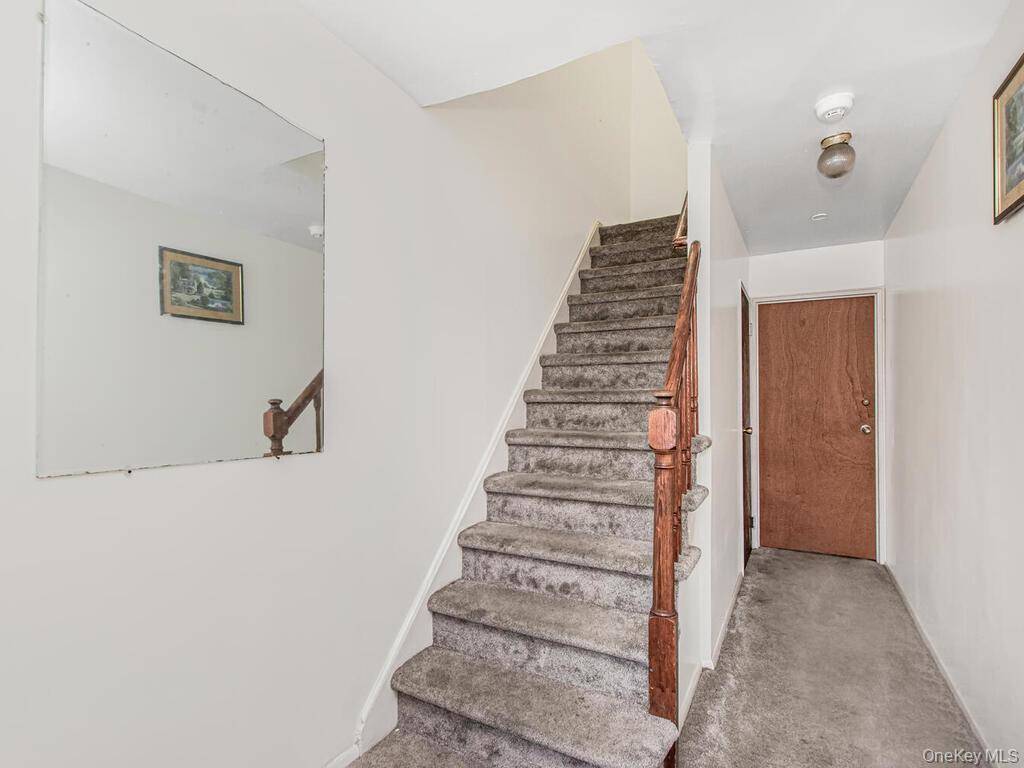 Bronx, NY 10469,3863 Laconia AVE