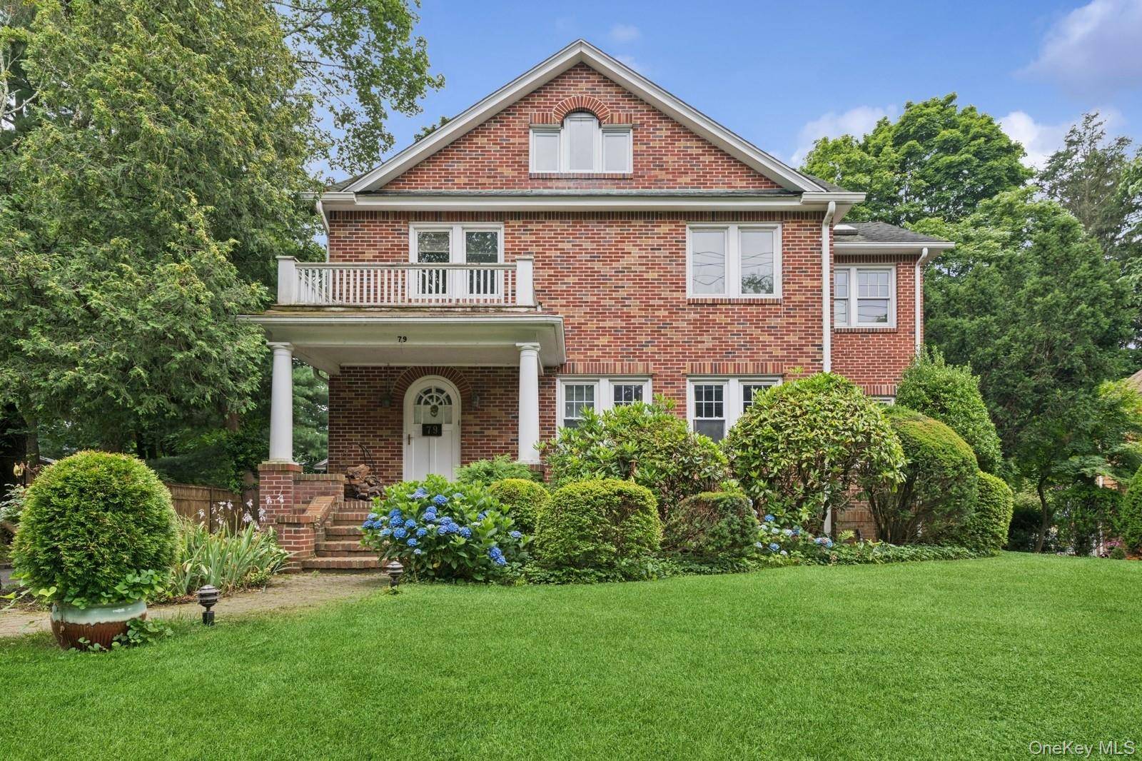 East Hills, NY 11577,79 Red Ground RD