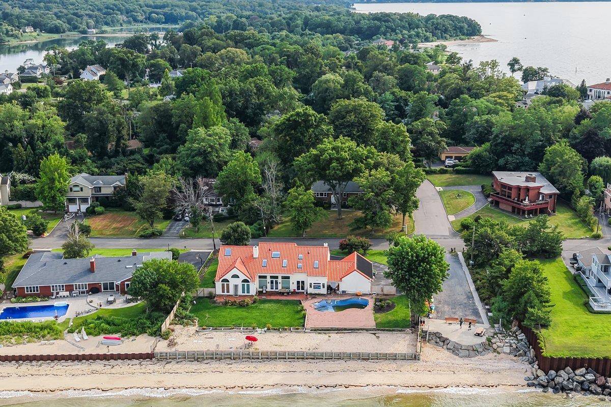 Glen Cove, NY 11542,31 Westland DR