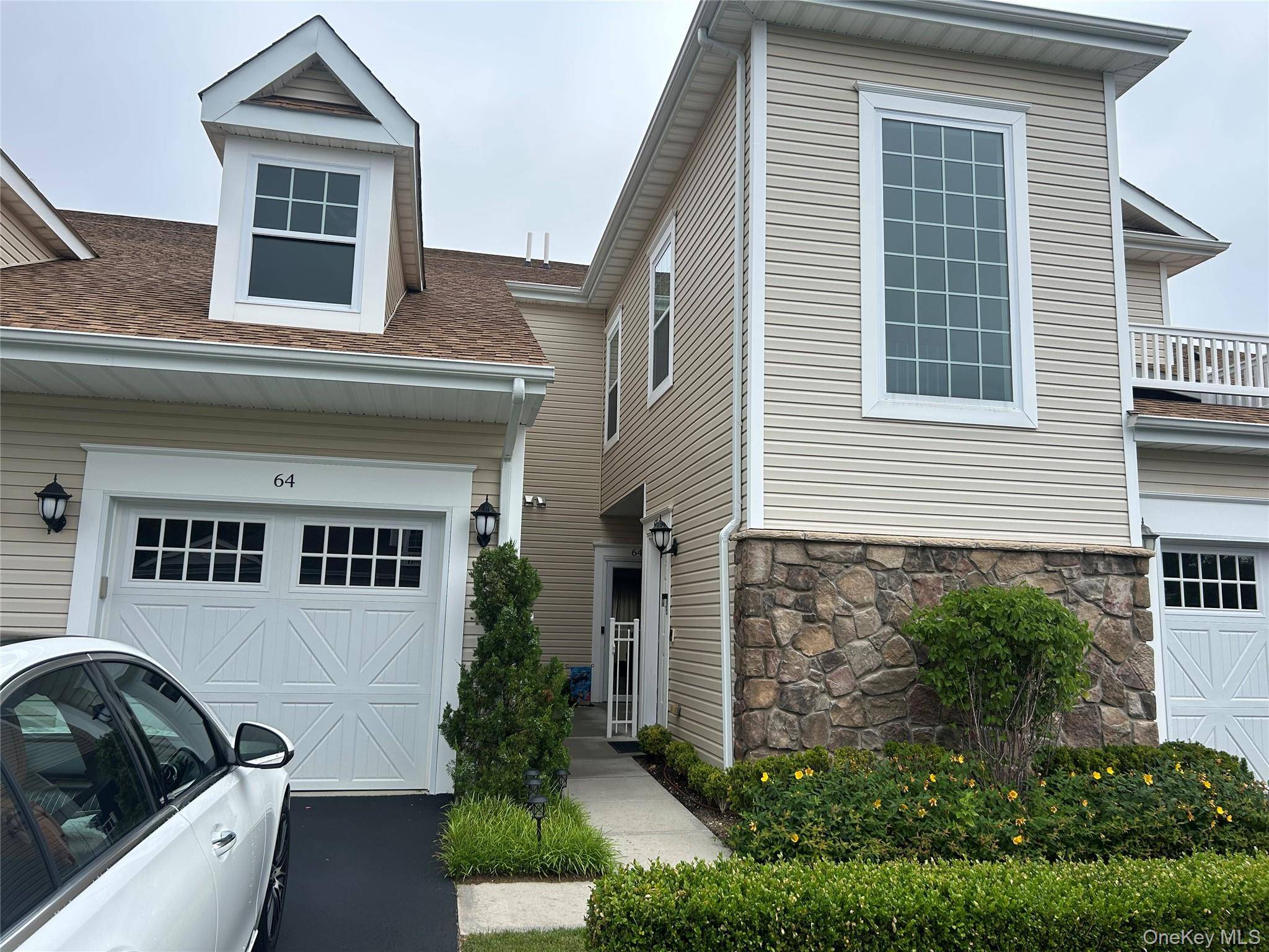 Shirley, NY 11967,64 Greentree CT