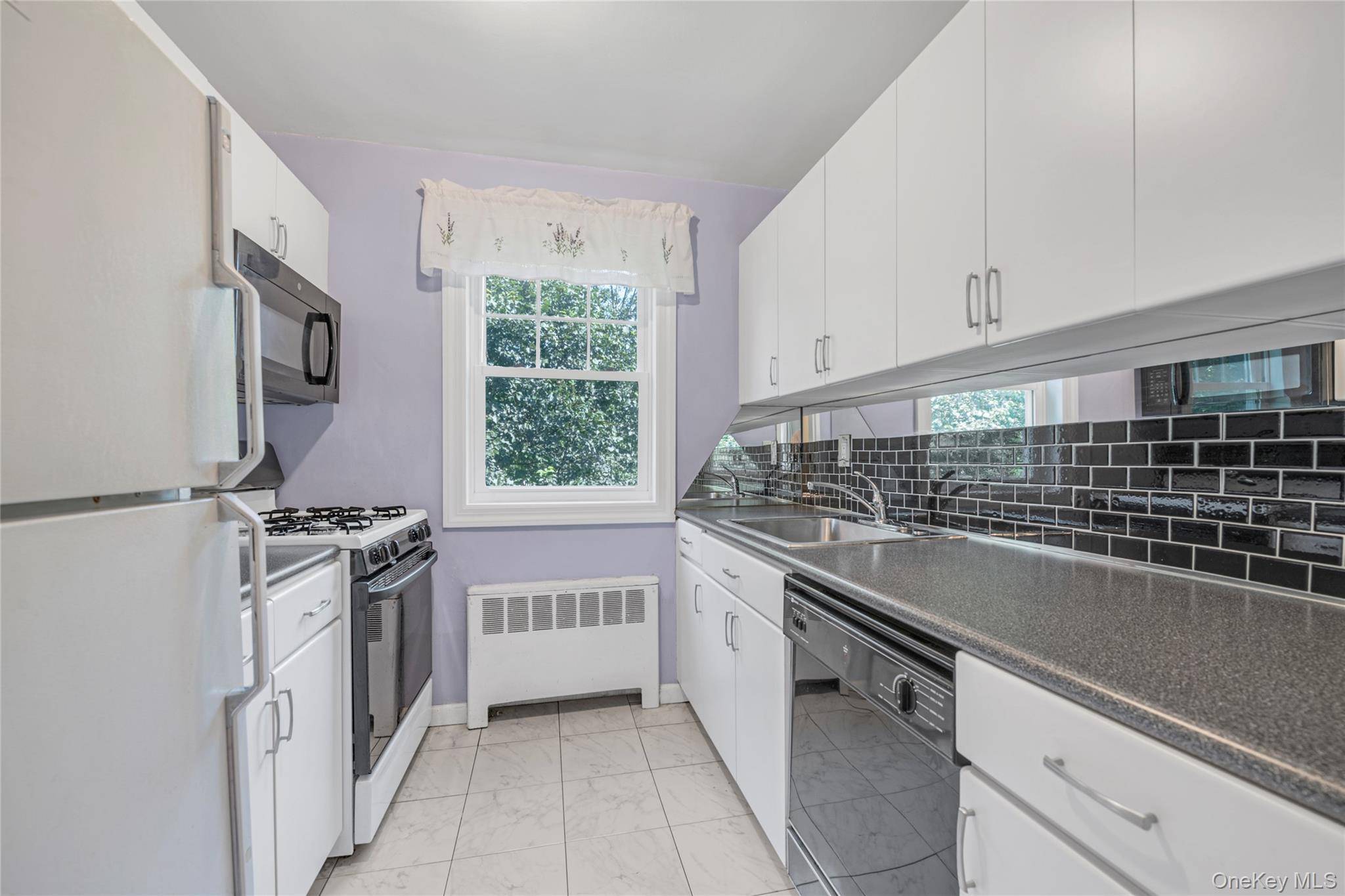 Bayside, NY 11364,226-09 Union Turnpike #B