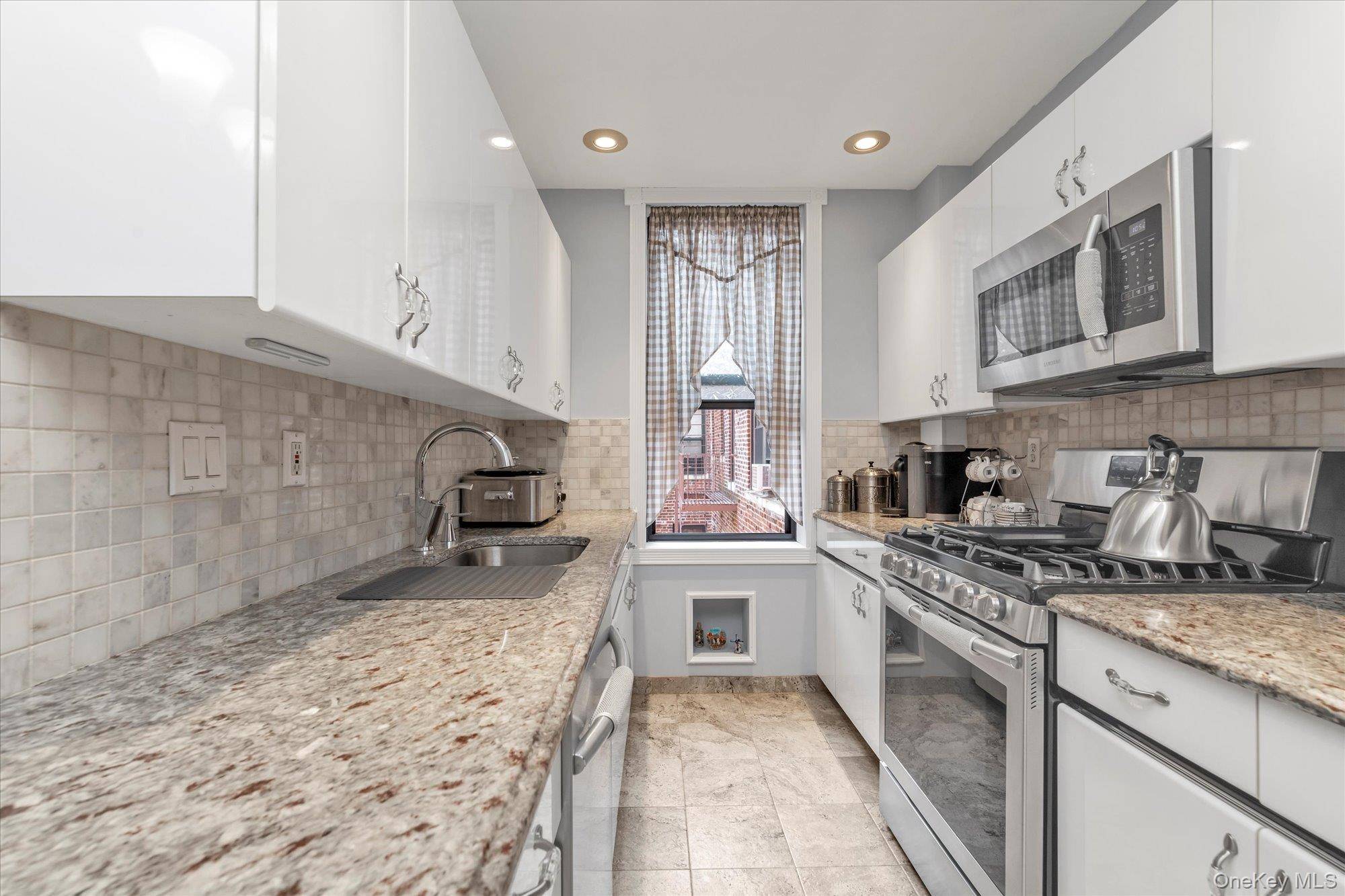 Beechhurst, NY 11357,160-15 Powells Cove BLVD #C202