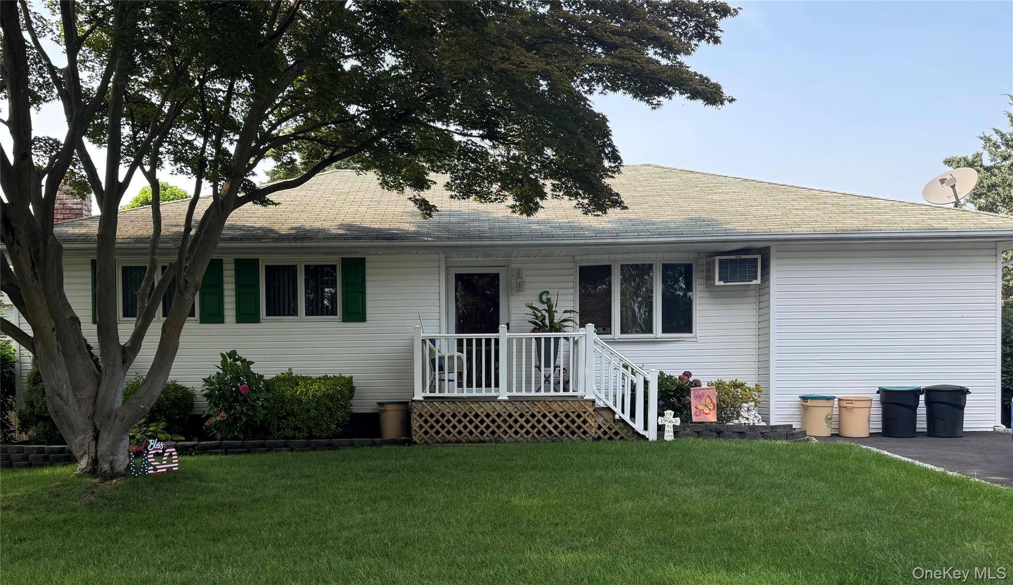 Holbrook, NY 11741,215 Muriel ST