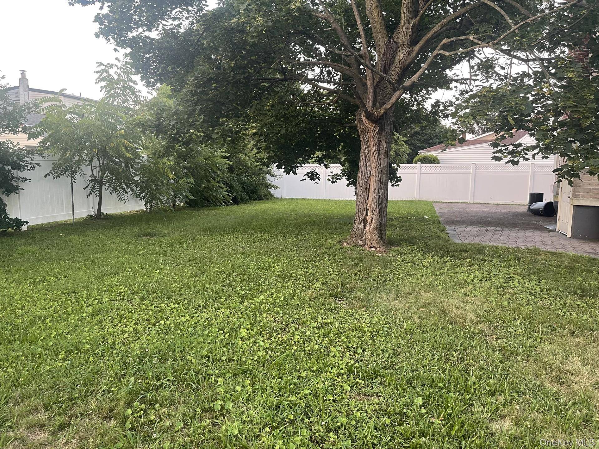 West Babylon, NY 11704,918 10th ST