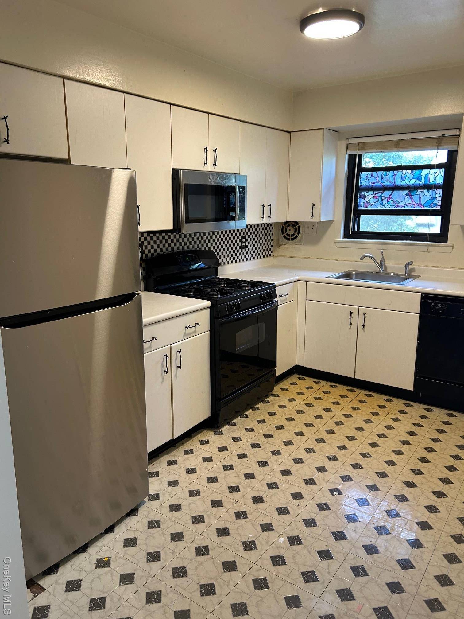 Spring Valley, NY 10977,220 Sneden PL #220