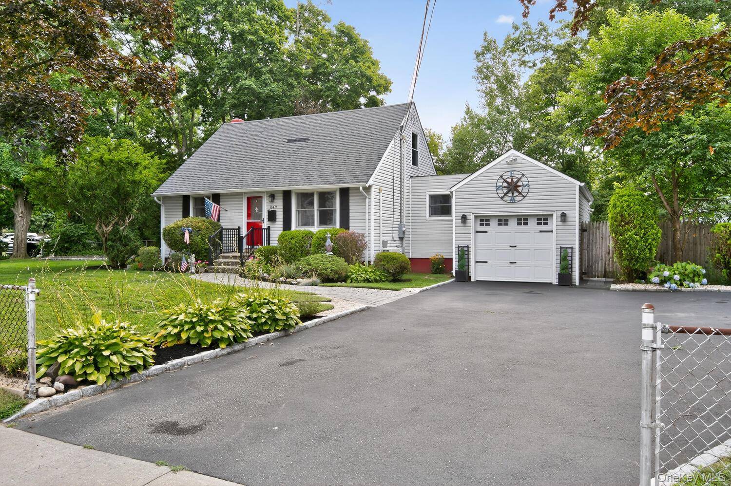 West Islip, NY 11795,849 Udall RD