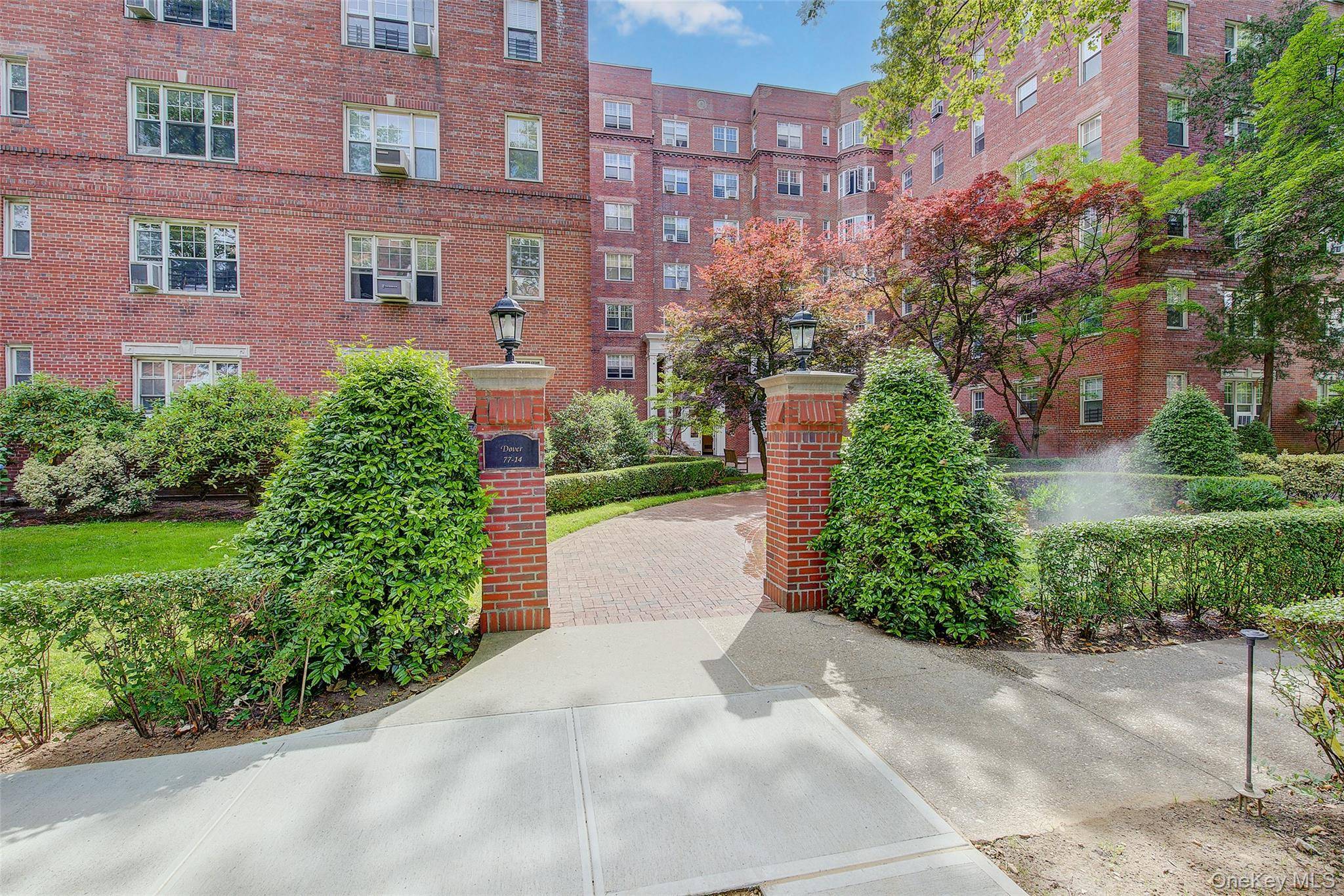 Forest Hills, NY 11375,77-14 113th ST #2R