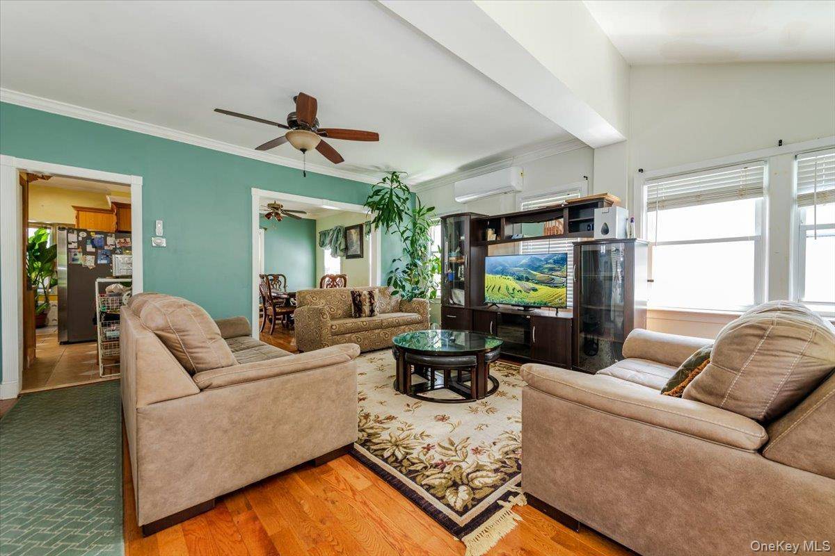 Springfield Gardens, NY 11413,13727 Thurston ST