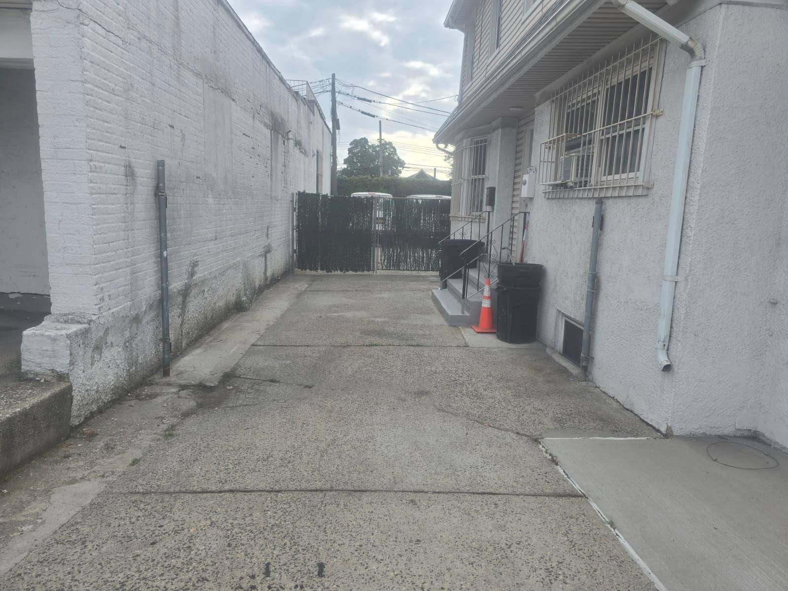 Richmond Hill, NY 11418,8742 Van Wyck EXPY
