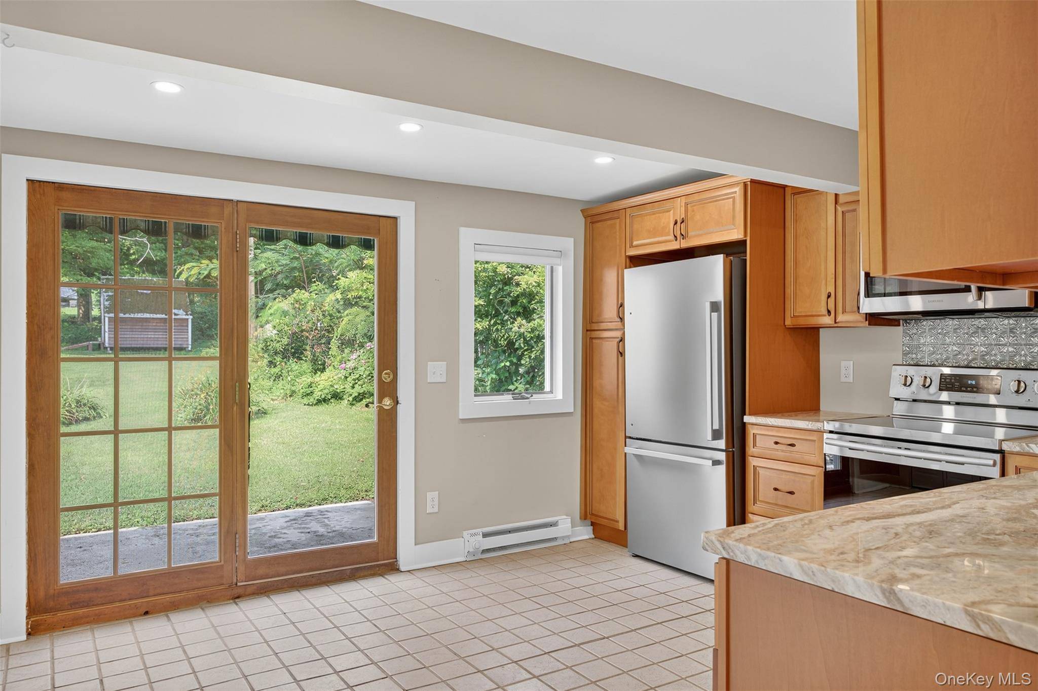 Rhinebeck, NY 12572,14 Oak ST