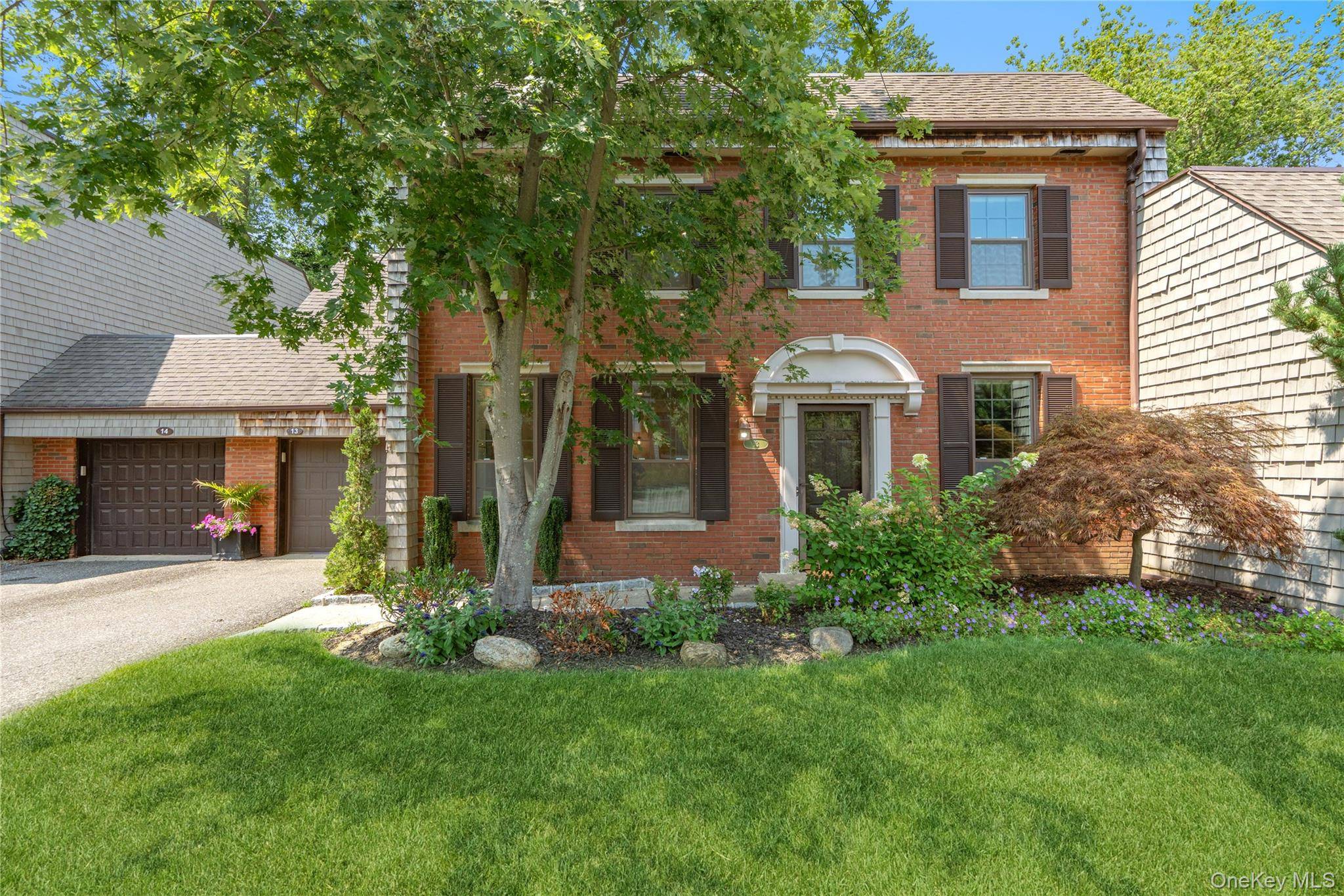 Bay Shore, NY 11706,13 Admirals DR