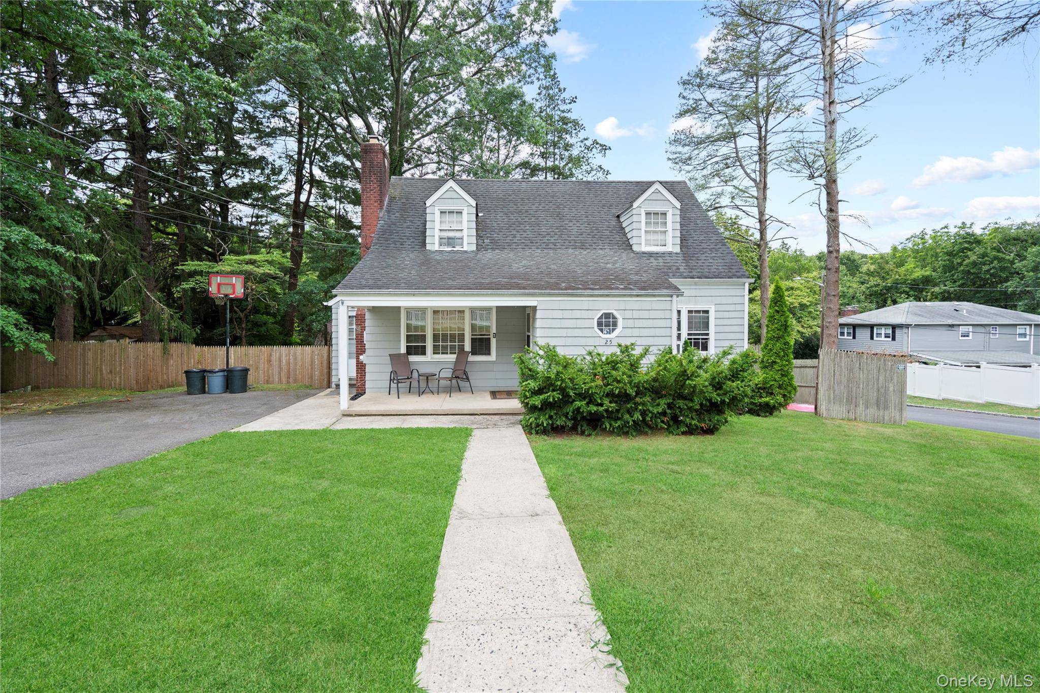 Woodbury, NY 11797,25 Hillside AVE