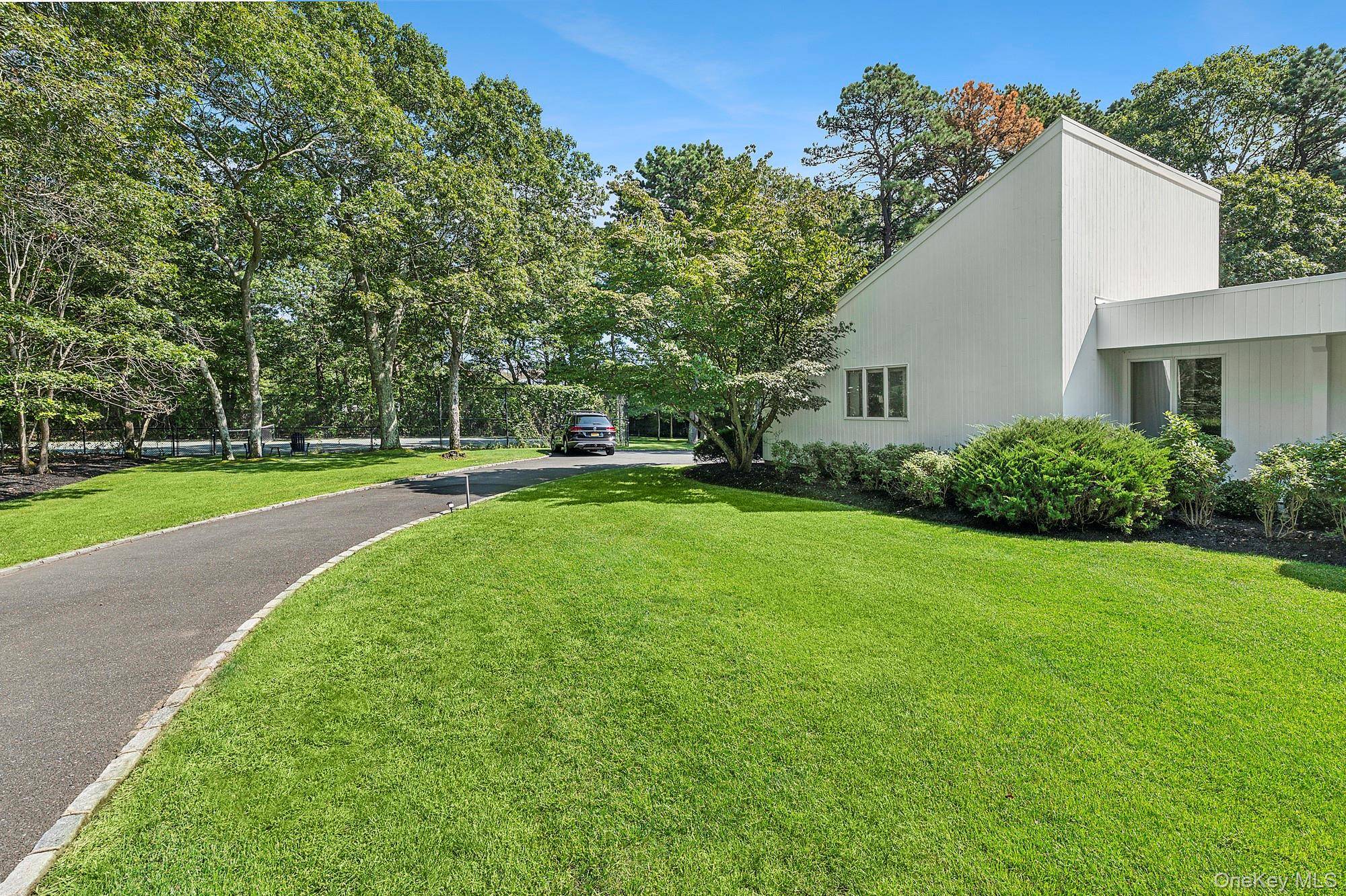 East Quogue, NY 11942,12 Honeysuckle LN