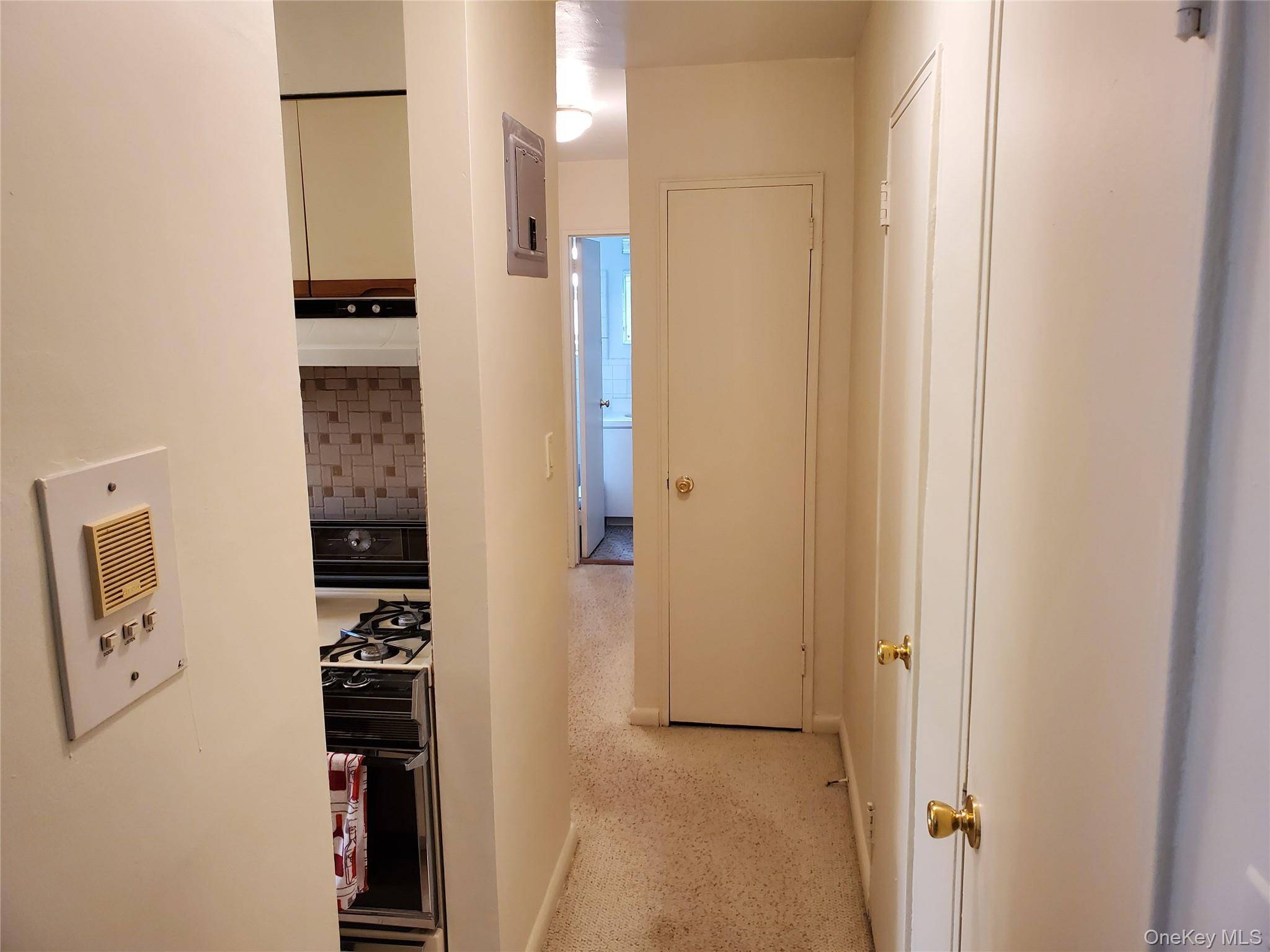 Little Neck, NY 11362,4727 Little Neck Pkwy Pkwy #4G