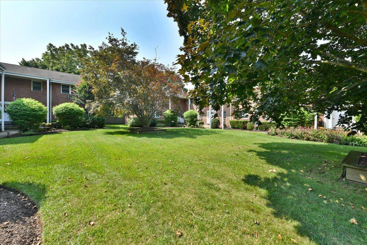 Amityville, NY 11701,295 Merrick RD #4A