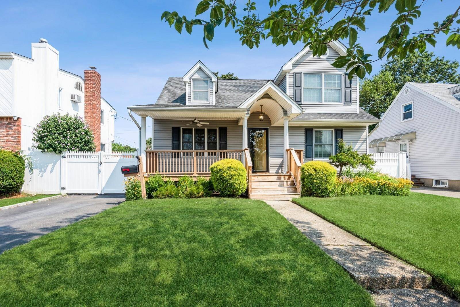 Hicksville, NY 11801,6 Arnold ST