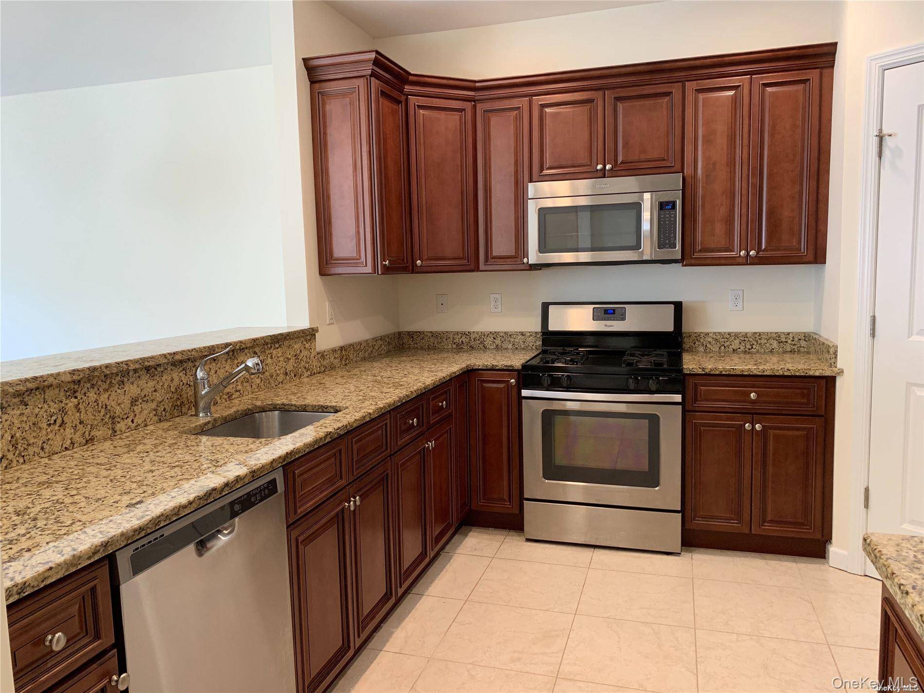Copiague, NY 11726,24 Nicole CT