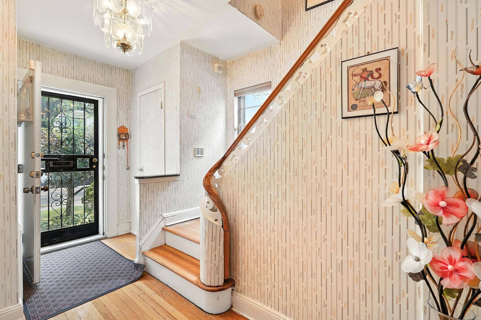 Forest Hills, NY 11375,110-39 67 DR