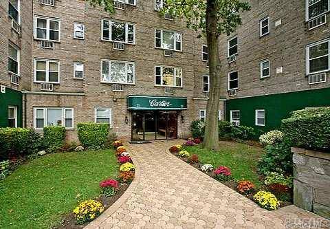 Great Neck, NY 11021,21 Bond ST #2C