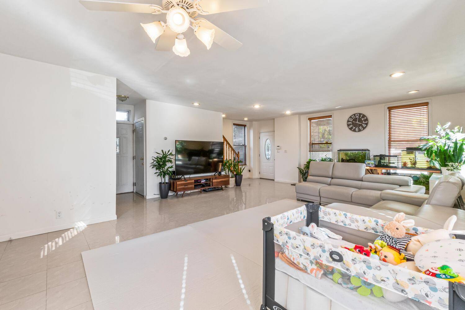 Little Neck, NY 11363,44-06 Jessie CT