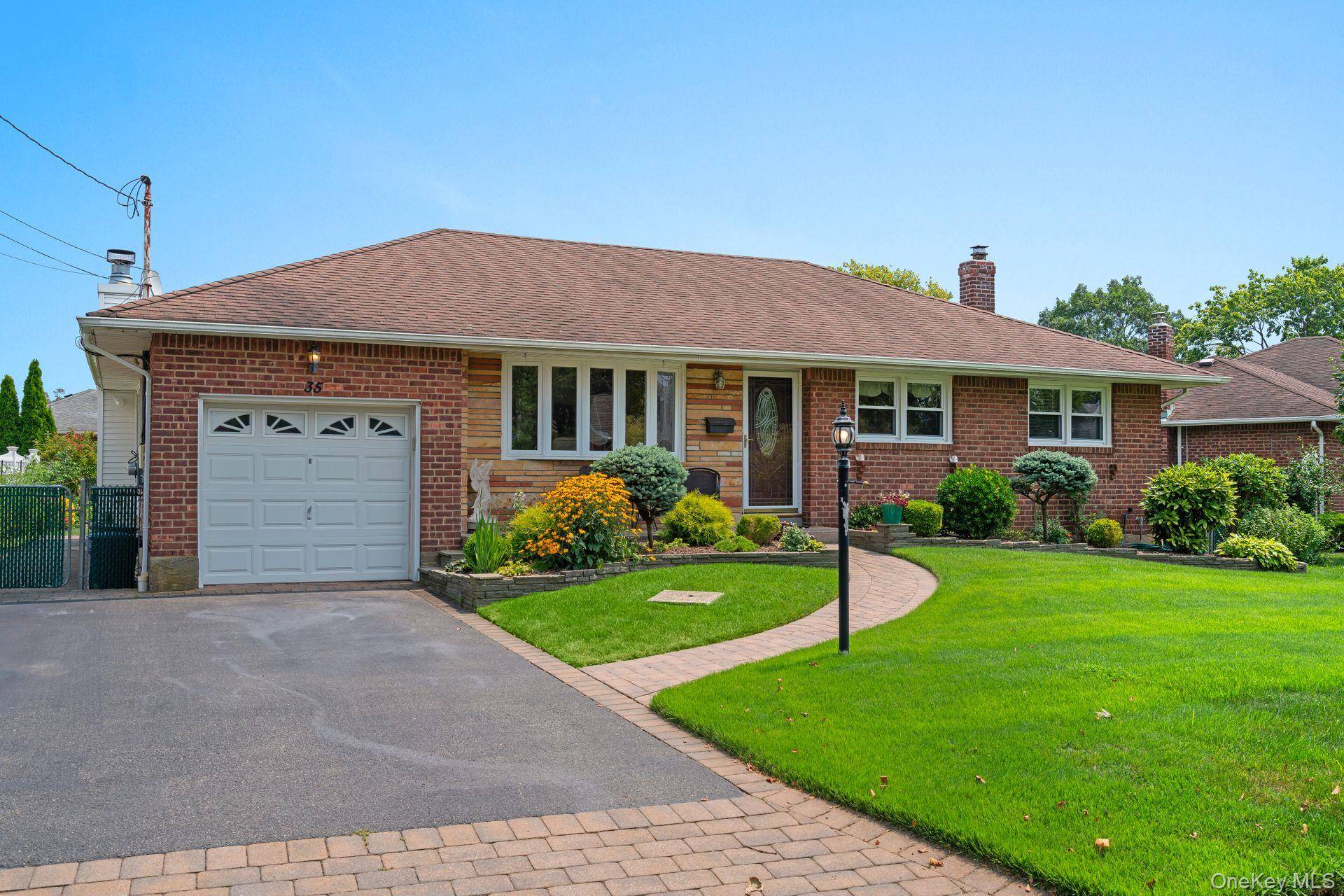 East Northport, NY 11731,35 Carrington DR