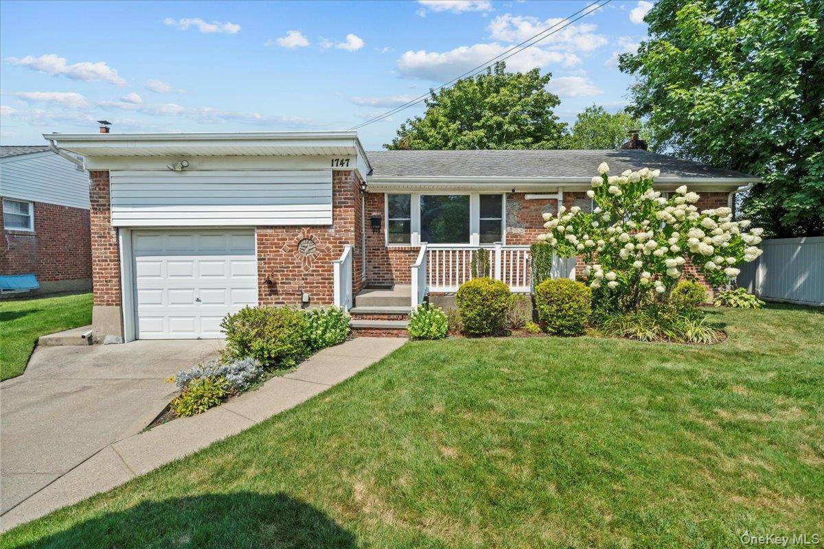 Elmont, NY 11003,1747 Virginia AVE