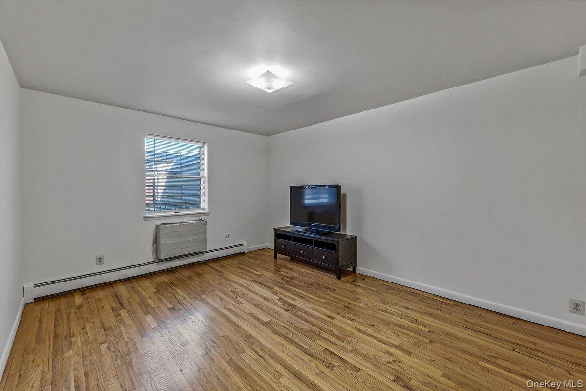 Flushing, NY 11367,70-50 153rd ST