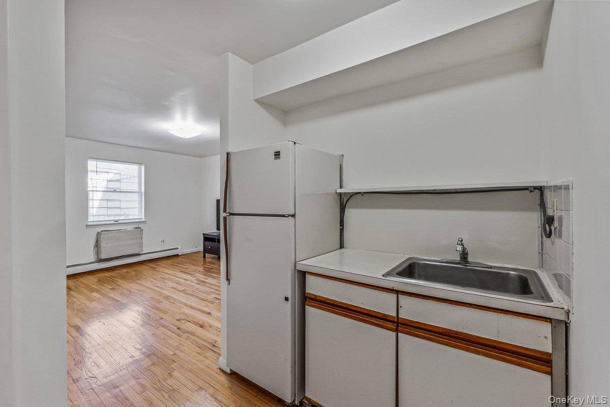 Flushing, NY 11367,70-50 153rd ST