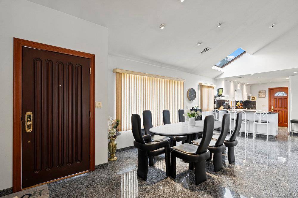 Plainview, NY 11803,33 Shelter Hill RD