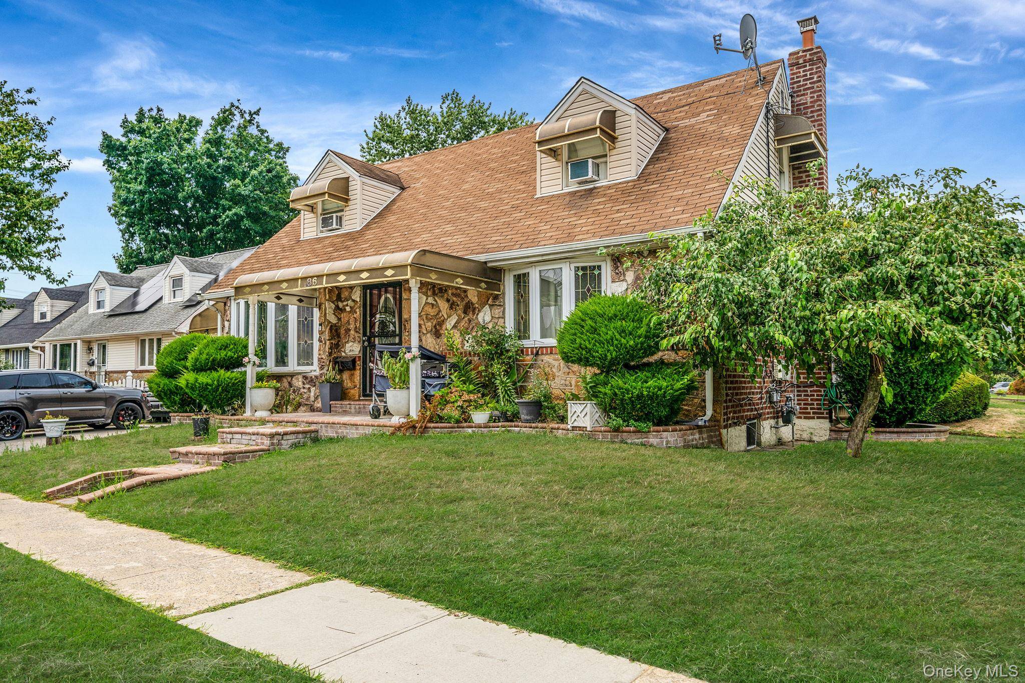 Valley Stream, NY 11580,86 Clearstream AVE