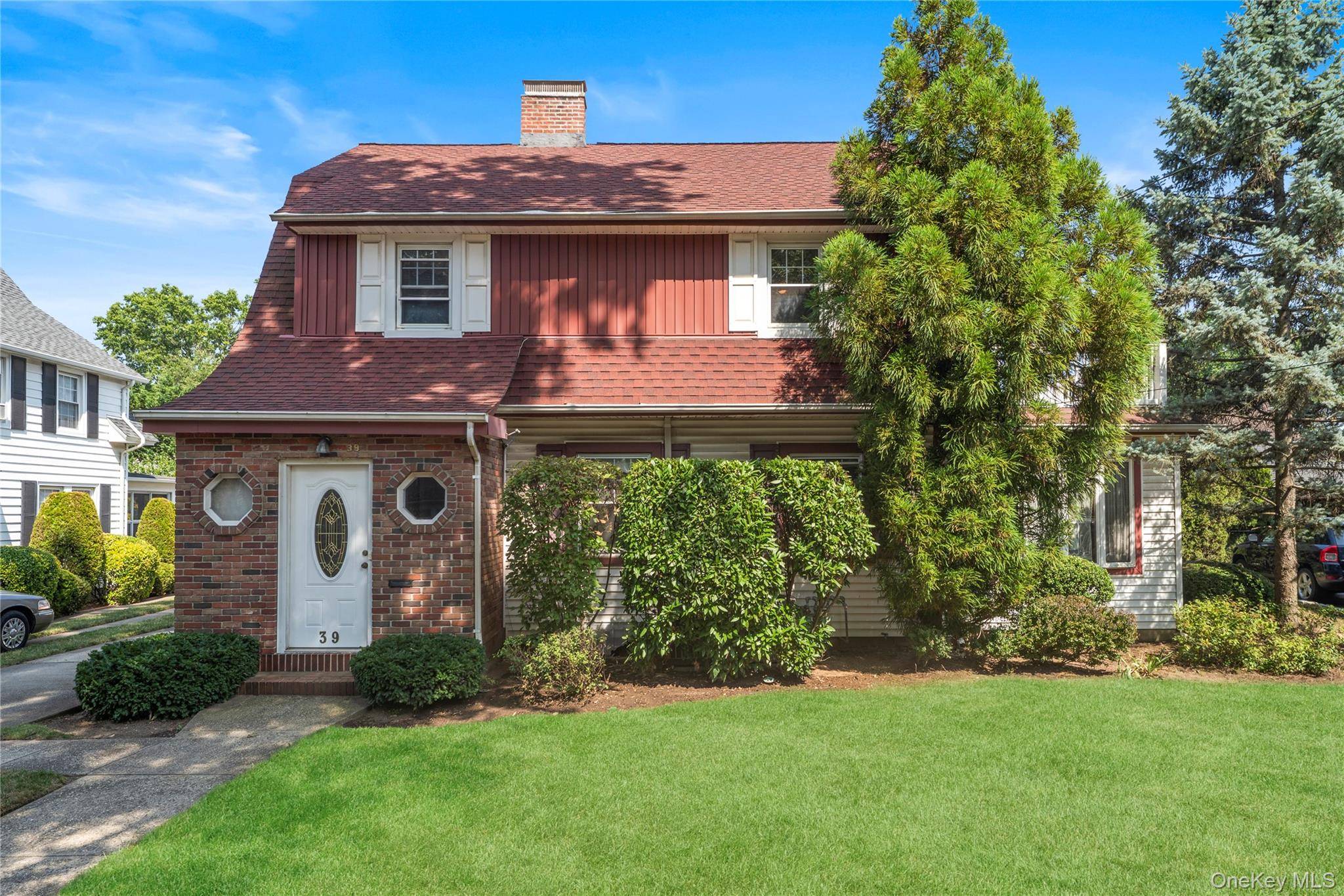 Floral Park, NY 11001,39 Remsen LN