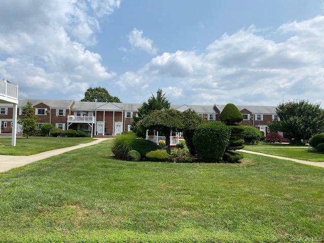 Glen Oaks, NY 11004,72-15 Little Neck Pkwy #H-1