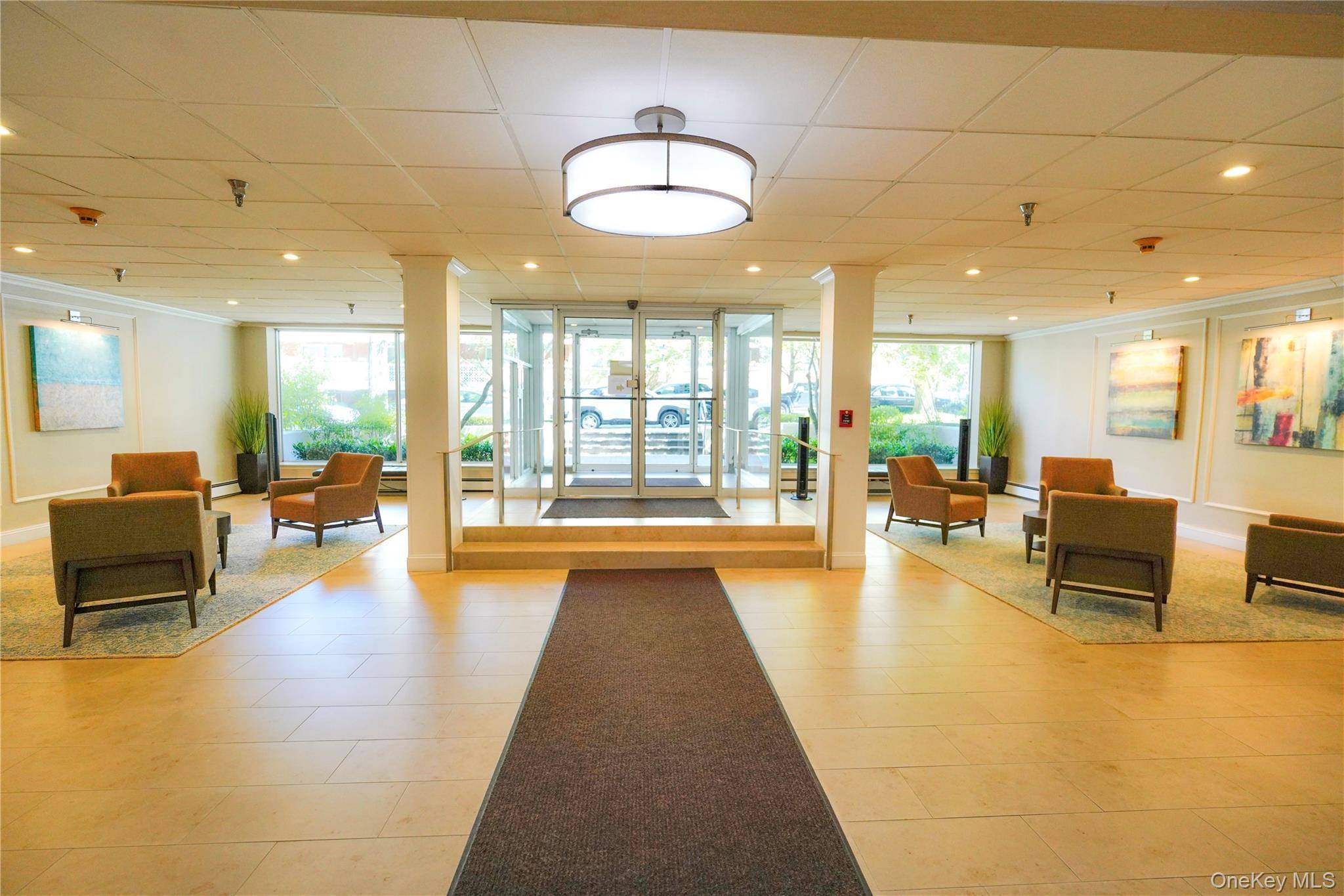 Great Neck, NY 11021,50 Hillpark AVE #2F